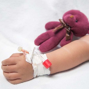 「全家都中！」本周兒童急診全是「嚴重嘔吐」的病毒型腸胃炎，而且全家掛急診！