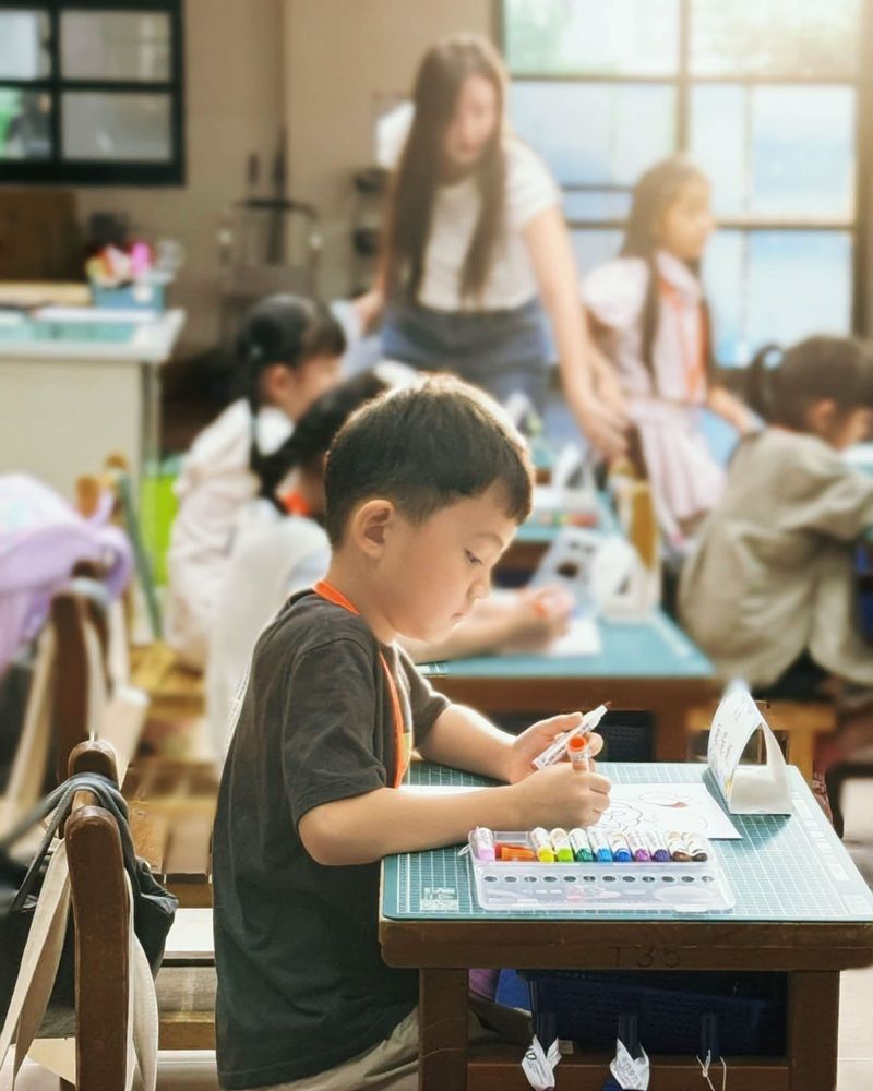 新醬上小學了,歐陽靖期許他永不忘記學習當下的快樂。
