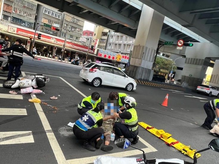 喪屍菸彈車禍