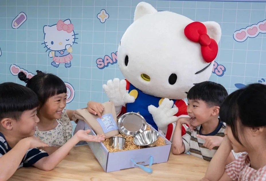 Hello Kitty作為畢業禮物主題角色