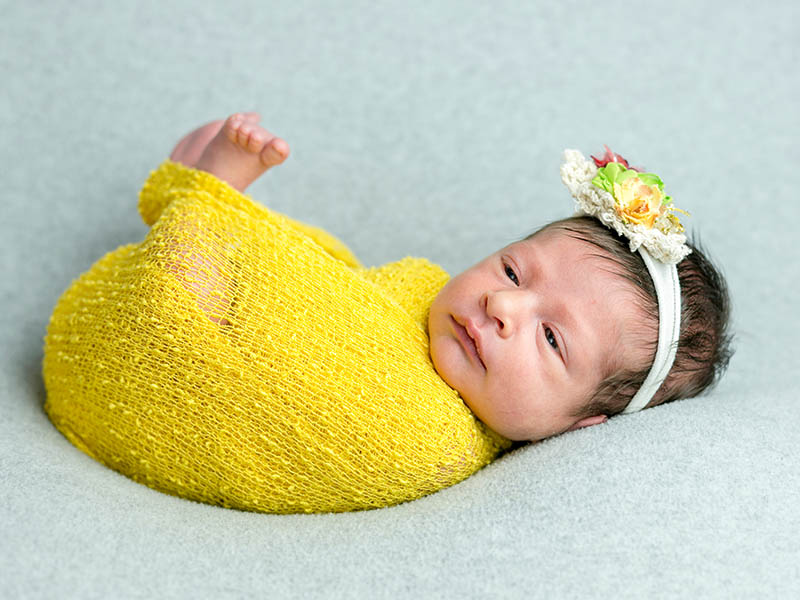 新生兒用包巾2大好處：父母抱寶寶容易上手、給寶寶安全感以幫助睡眠