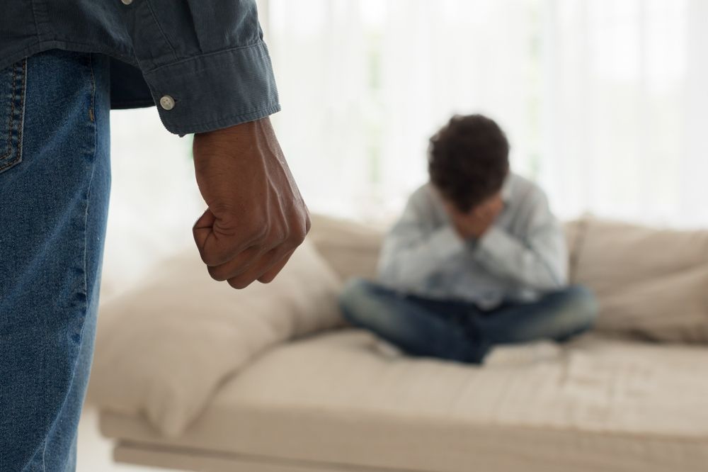 高雄8歲男童遭母親男友暴力懲罰