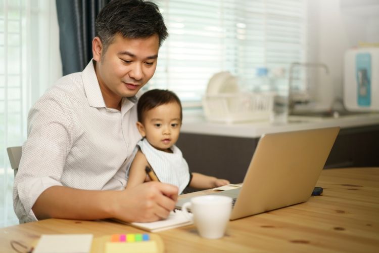 友善育兒，勞工遠距工作政策