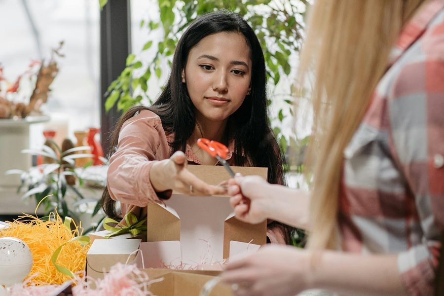 校園|學校|課桌椅|校園意外|校園危險|同學|開玩笑|遊戲|注意|告知孩子