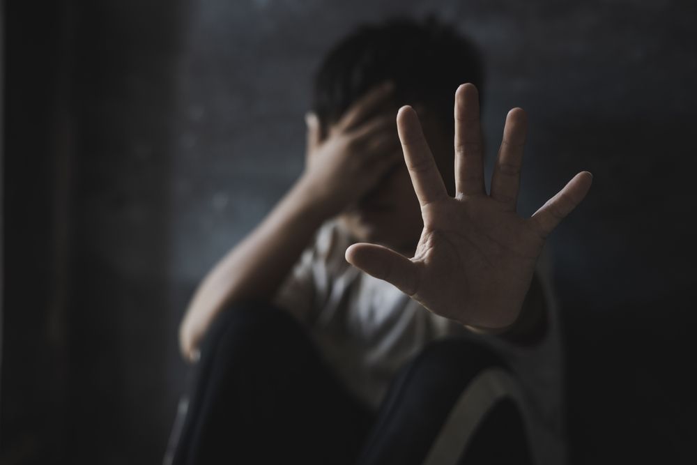 男童遭長期遭體罰施暴