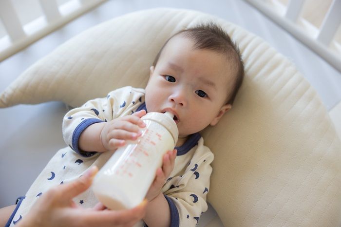 寶寶未滿一歲怎麼吃？母乳、配方奶、副食品正確食用方法一次看。&nbsp;