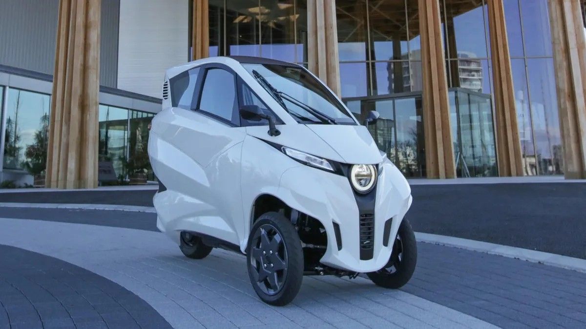 持有小型車以上駕照才能合法駕駛駕艙機車