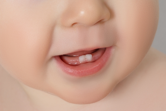 寶寶長牙│乳牙│長牙期│按摩牙齦