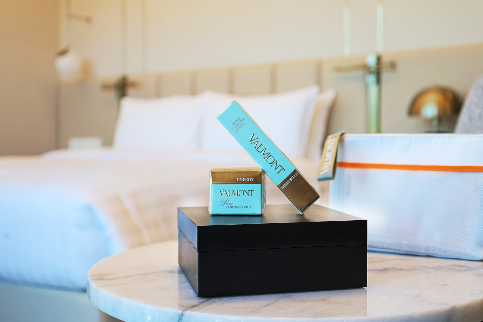 每房加贈Valmont品牌化妝包及保養品