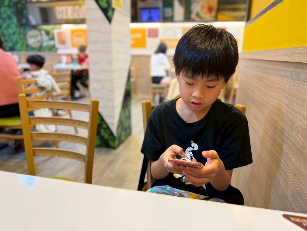 中華電信，讓我安心放手孩子用網路