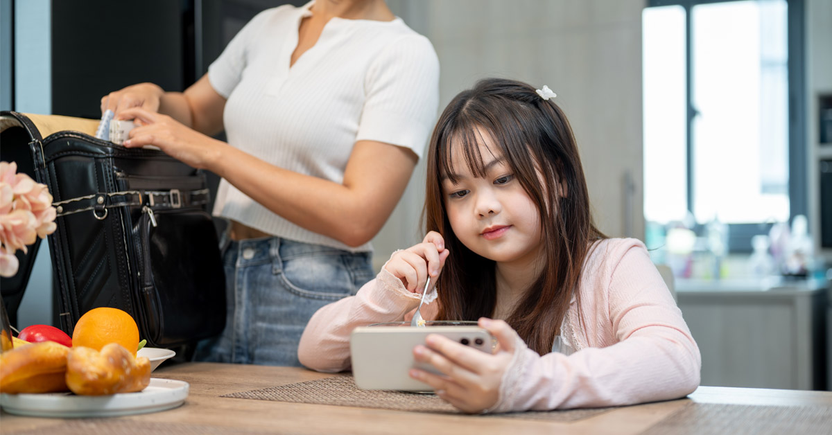 看手機 | 3C育兒