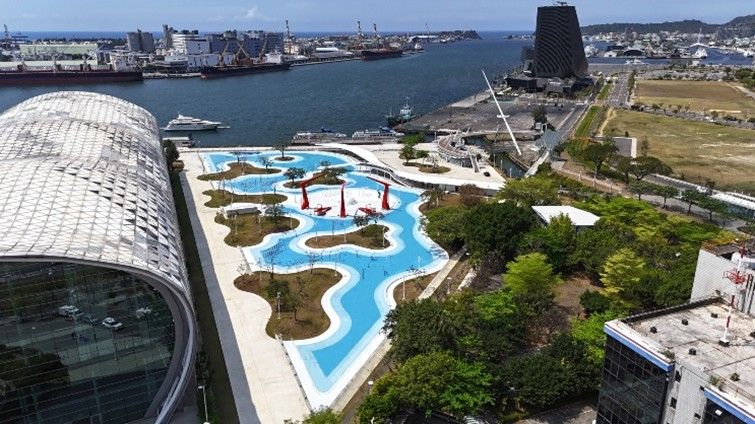 高雄市「星光水岸公園戲水區」