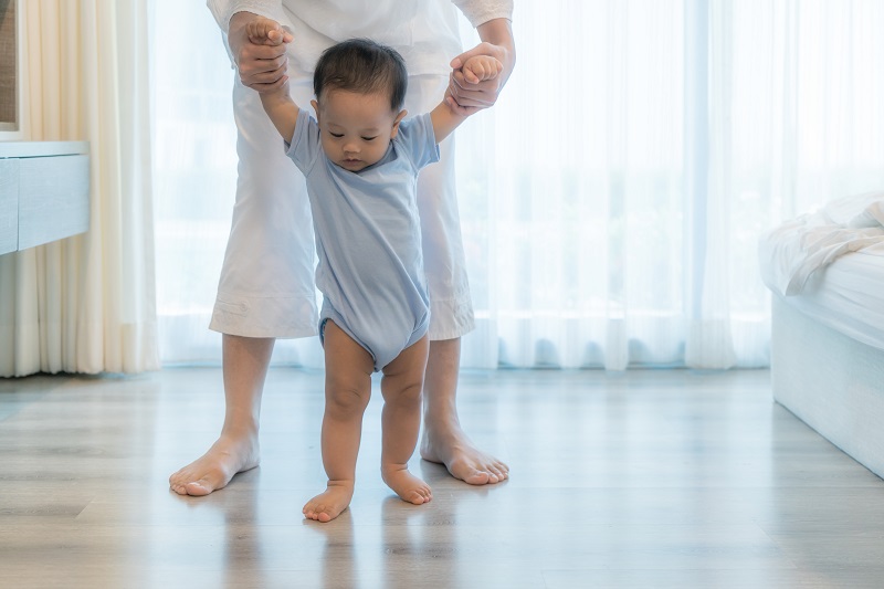 [寶寶] 抱姿對髖關節的影響？