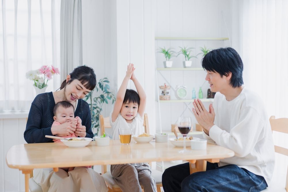 一家人一起吃飯