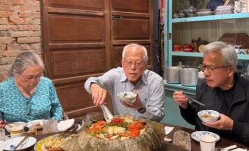 黃仁勳陪爸媽吃飯