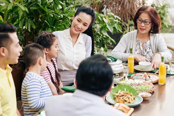 「我女兒一直考我他的同學叫什麼名字，和認同學哪個是哪個，媽媽有記名字和記人臉障礙，媽媽心累累！」