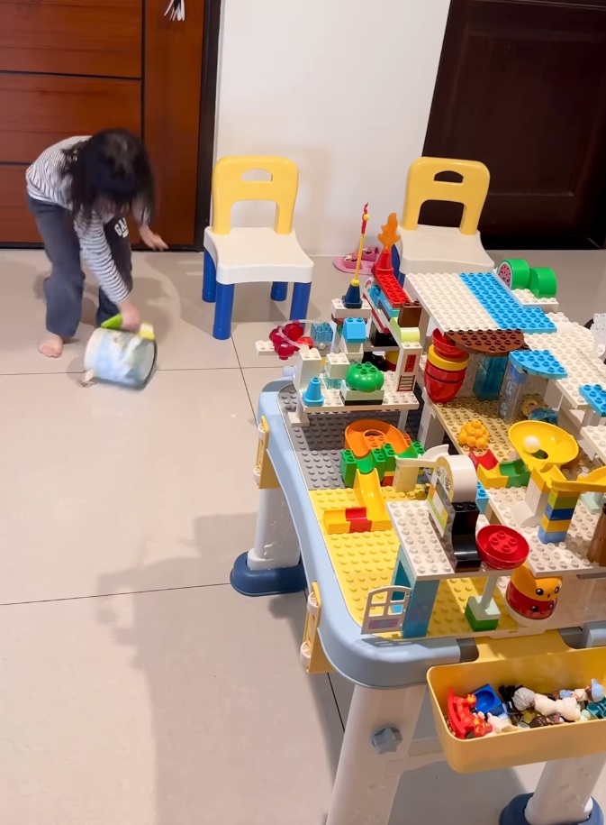 JR|紀言愷|女兒|名人|名人育兒|遊戲|下雨天|積木|闖關遊戲|親子時光
