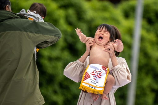 哭泣相撲│日本