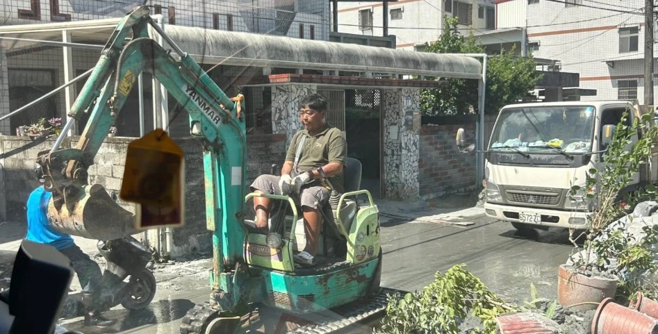 挖土機超人
