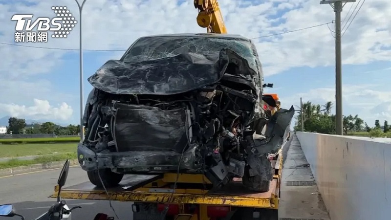 爸爸|學生|兒子|孩子|開車|上學|接送|死亡車禍|對撞|行車安全|學校